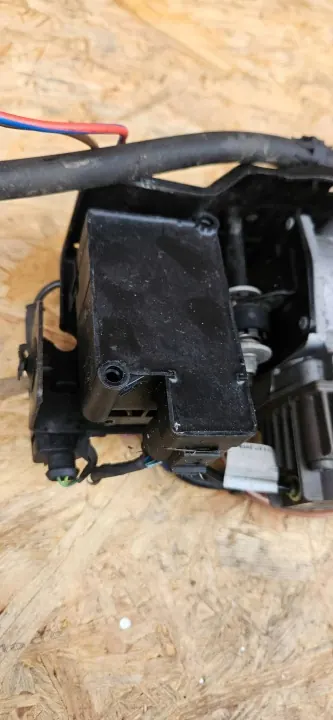 Audi A6 C6 Veringcompressor OEM 4F0616005E image 9
