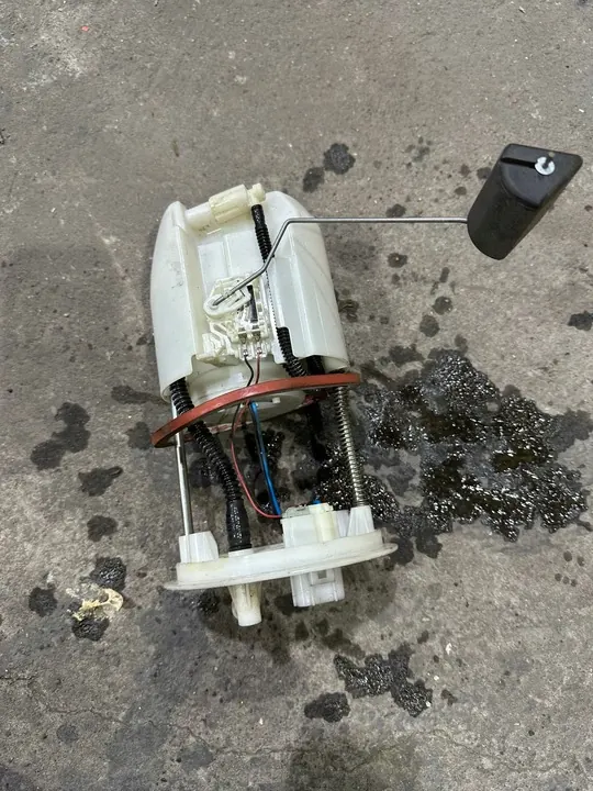 Bomba de combustible Mazda CX-5 OE PE01-13-35X image 3