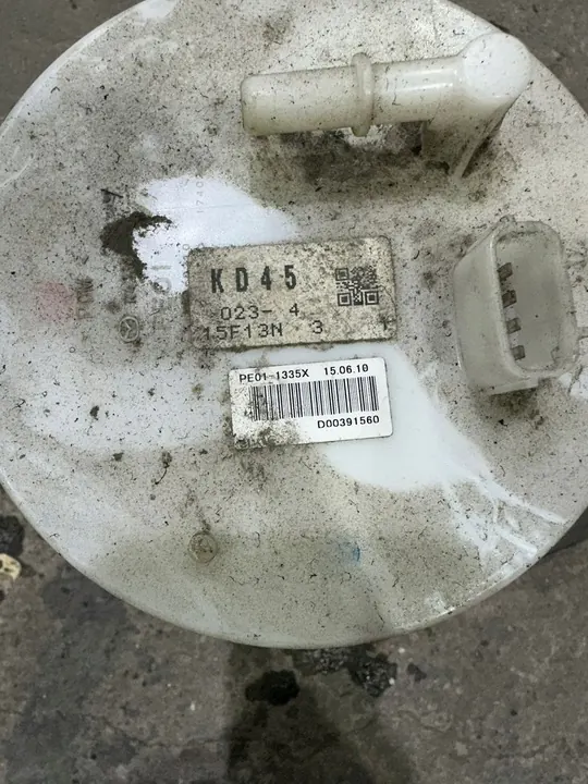 Bomba de combustible Mazda CX-5 OE PE01-13-35X image 5