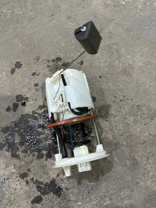 Bomba de combustible Mazda CX-5 OE PE01-13-35X image 6