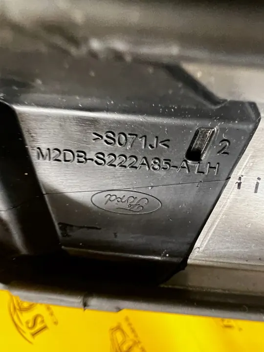 Voorlinker raamgeleider OEM M2DB-S222A85-A image 3