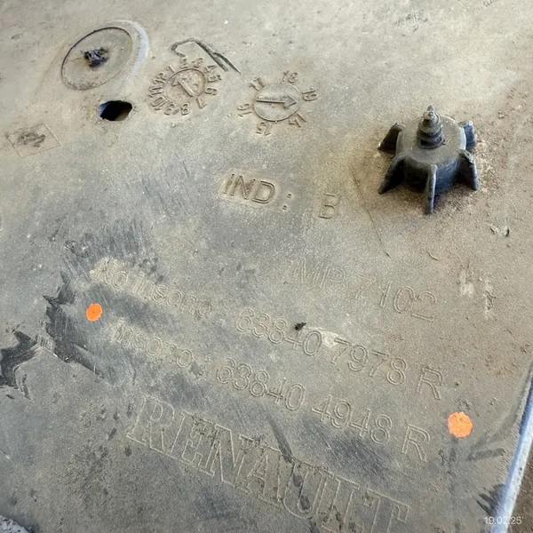 Front Right Wheel Arch Renault Kadjar Lift OEM 63407978R image 2