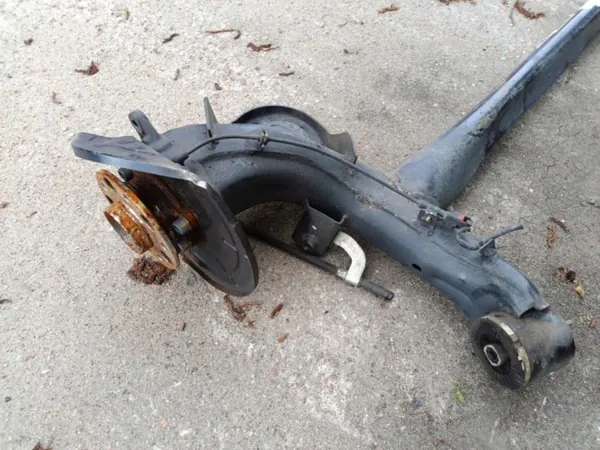 Brazo suspensión trasera Ssangyong Tivoli OEM Wrakowisko-19731 image 4