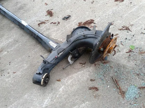 Brazo suspensión trasera Ssangyong Tivoli OEM Wrakowisko-19731 image 9