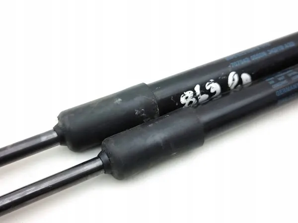 Audi A5 2019 Actionneur de capot gauche OEM 8W0823359B image 3