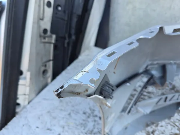 Para-choques dianteiro Skoda Octavia IV OEM 5E3807221 image 8
