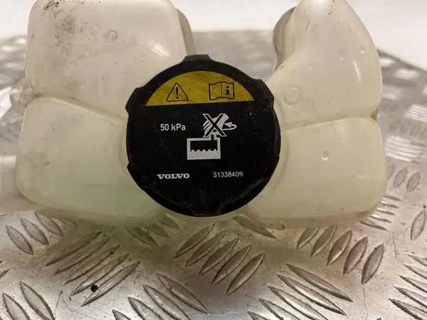 Volvo XC90 2017 Reservatório de refrigerante OEM 31338410 image 3
