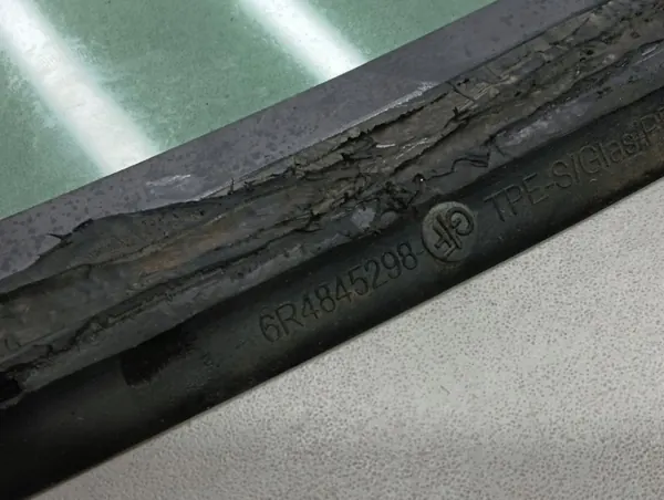 Vitre de carrosserie droite VW POLO V 6R OEM image 4