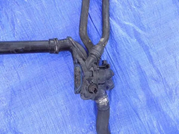 Vesiputken termostaatin kotelo Citroen DS3 1.6 VTI image 3