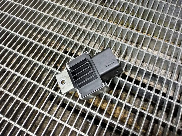 Käynnistysvastuksen ohjain Mercedes-Benz B W246 W242 2502124 image 3