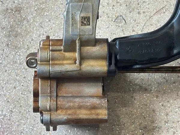 Pompe à huile BMW OEM 7846385 pour M2/M3/M4 S55 image 5