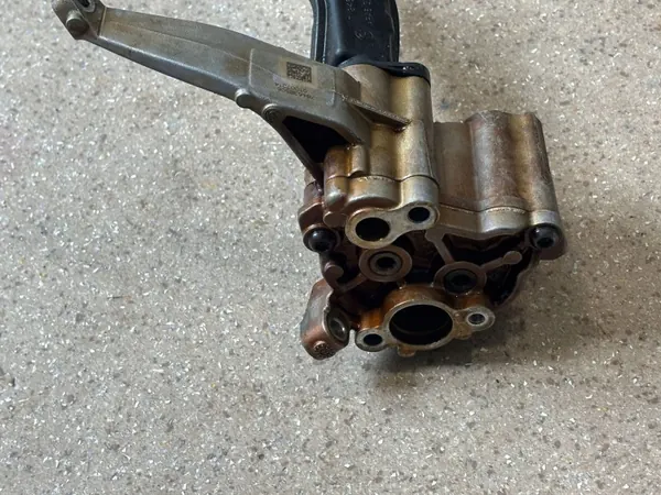 Pompe à huile BMW OEM 7846385 pour M2/M3/M4 S55 image 8