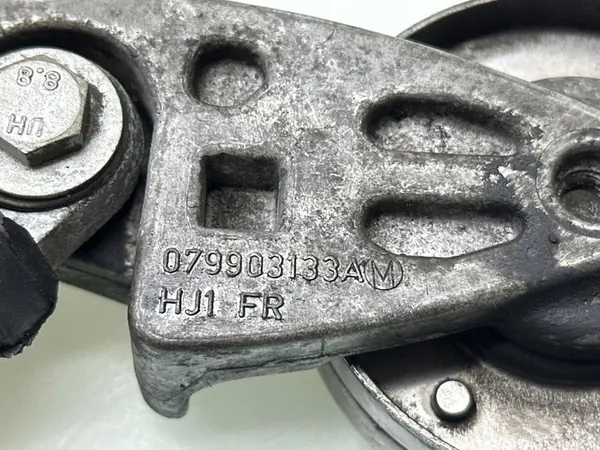 Audi A8 S8 D4 2012 Vaihtovirtageneraattorin jännite image 6