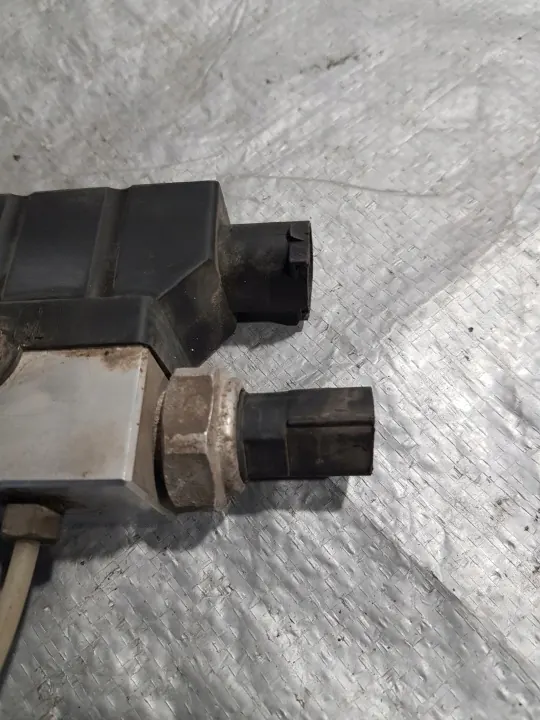 Bloque válvula suspensión Mercedes W220 OEM 83609015N image 6