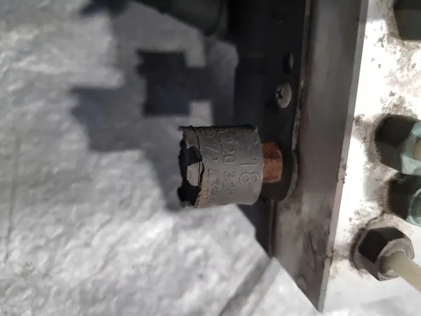Bloque válvula suspensión Mercedes W220 OEM 83609015N image 9