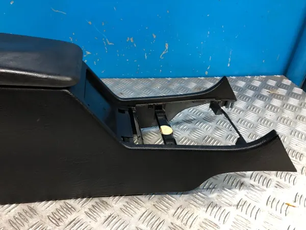Mercedes W202 middenconsole armsteun OEM 2026801279 image 3
