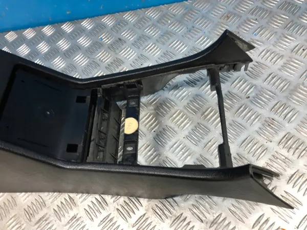 Mercedes W202 middenconsole armsteun OEM 2026801279 image 4