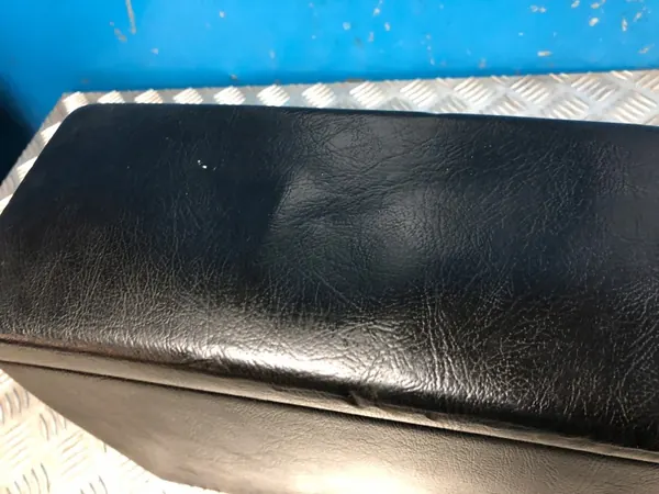 Mercedes W202 middenconsole armsteun OEM 2026801279 image 6