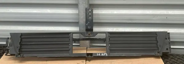 Grille de radiateur inférieure OEM A9605001816 Mercedes Actros MP4 image 2
