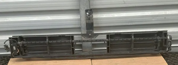 Grille de radiateur inférieure OEM A9605001816 Mercedes Actros MP4 image 3