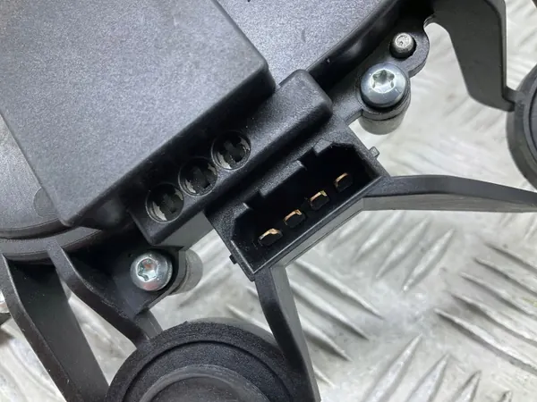 Skoda Superb II bakrutorstarmotor OEM 5J7955711B image 3