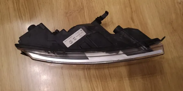 Farol Direito Skoda Rapid 2012-2017 image 2