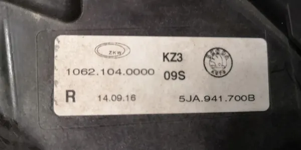 Farol Direito Skoda Rapid 2012-2017 image 4