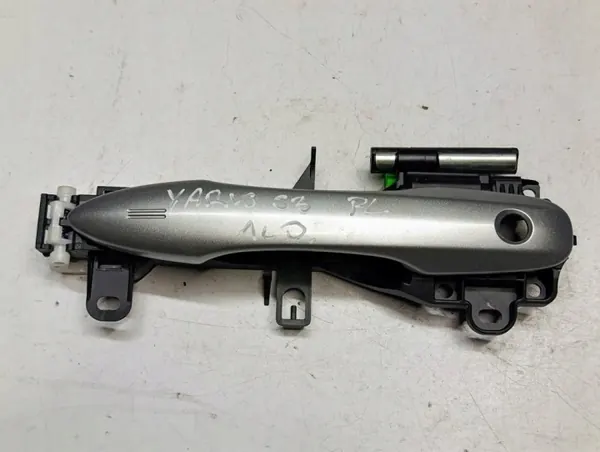 Toyota Yaris IV Etu vasen ovenkahva OEM DAW1DF8 image 2