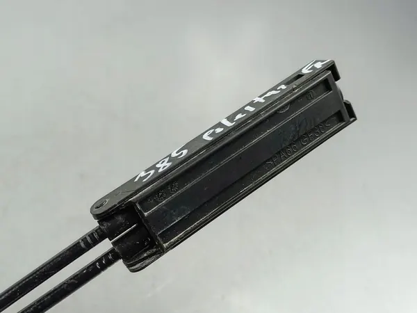 Polestar 2 2024 Cabo de travamento do capô OEM 31688343 image 2