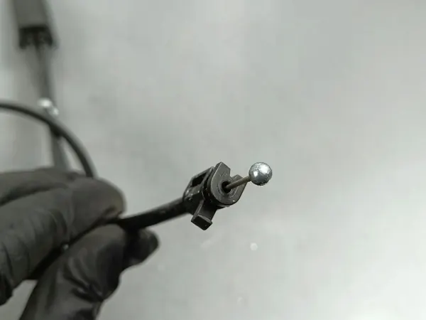 Polestar 2 2024 Cabo de travamento do capô OEM 31688343 image 4