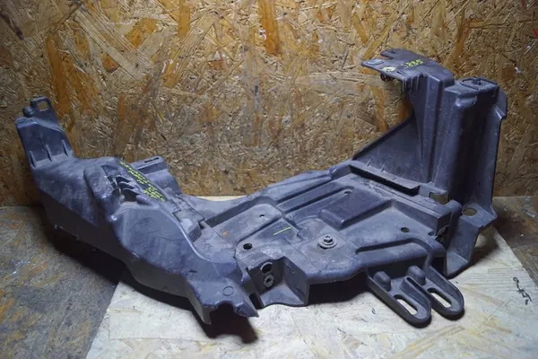 Support de phare droit Renault Megane III Lift 622227190R image 2