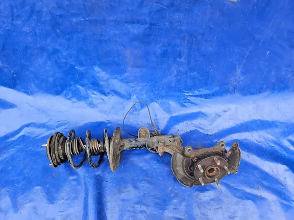 Rav4 06-09 2.0 VVT-i Colonna Destra image 2