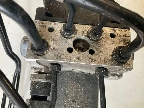 ABS-pump OEM 8K0614517 för Audi A5 Cabrio 2.0L Diesel image 3