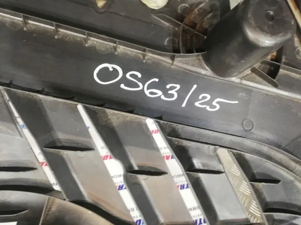 BMW 8 G14 Bränsletanks Underkroppsskydd Höger OEM 7374700 image 5