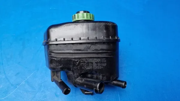 Réservoir direction assistée Porsche OEM 97035907100 image 3