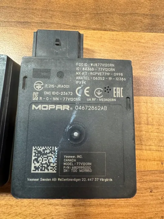 Dodge Challenger Toter-Winkel-Modul OEM 04672862AB image 3