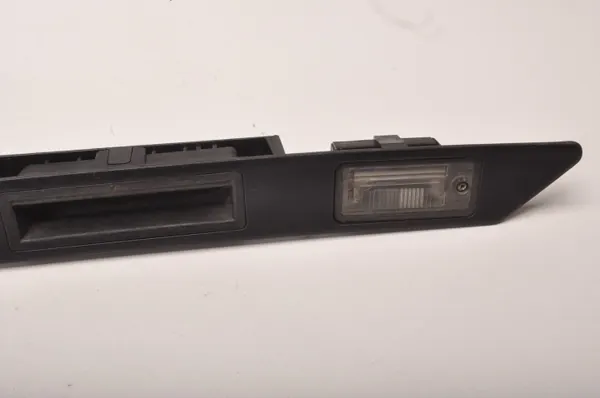 OEM 8P48275743FZ Heckklappenleiste für Audi image 3