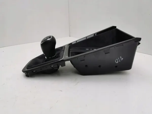 Bac de console centrale Skoda Octavia Mk4 OEM 5E8863212D image 4