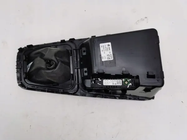 Bac de console centrale Skoda Octavia Mk4 OEM 5E8863212D image 7