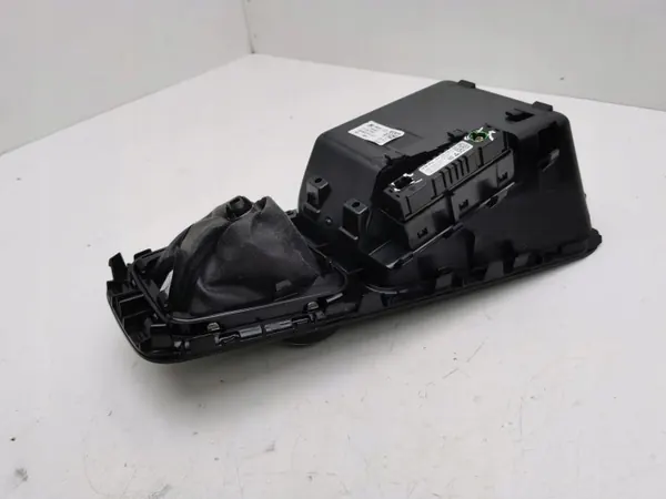 Bac de console centrale Skoda Octavia Mk4 OEM 5E8863212D image 9