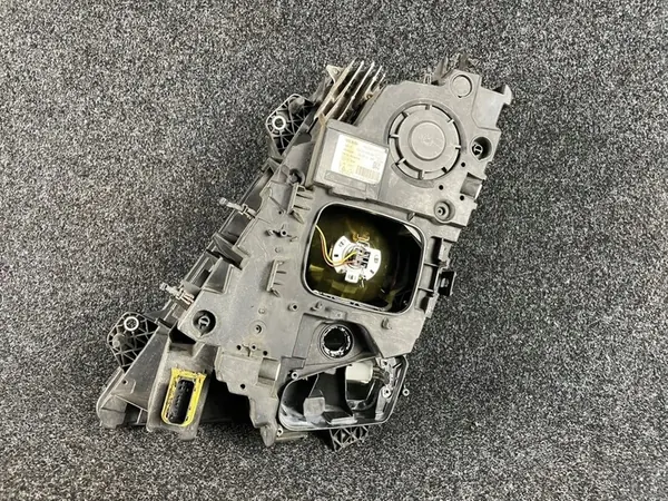 VOLVO FH4 Oikea Heijastin Lamppu 2239217 image 10