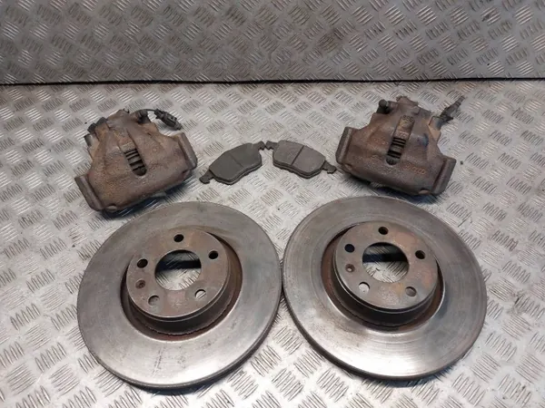 Disques, Plaquettes et Étriers de Frein Avant Audi A6 C6 image 2