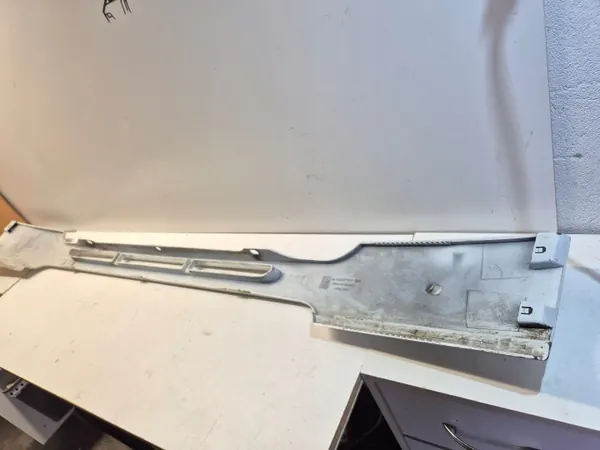 Barre de Calandre Avant OEM 6706271401 Mercedes Vario image 4