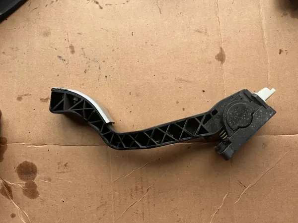 OEM 9647781377 Kaasupoljinpotentiometri Peugeot 307 SW image 3