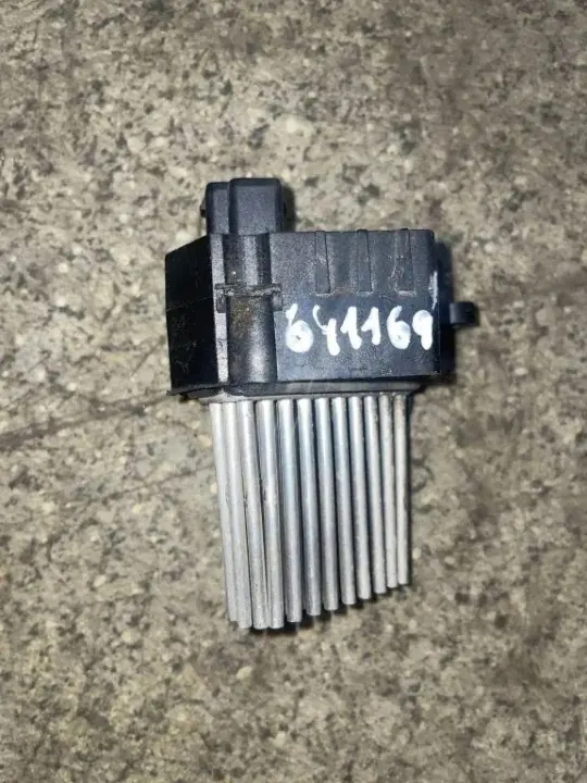 BMW Verwarmingsventilatorrelais OEM 64116923204 - Gebruikt image 2