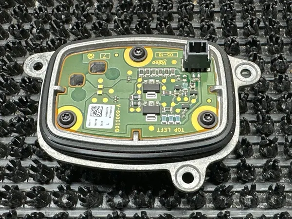 Controlador de Farol LED Lado Esquerdo Renault Koleos II B011009A image 2