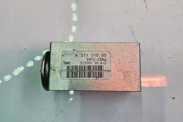 Compresor de aire acondicionado RENAULT MASTER III 2.3L diesel OEM A31101500 image 3