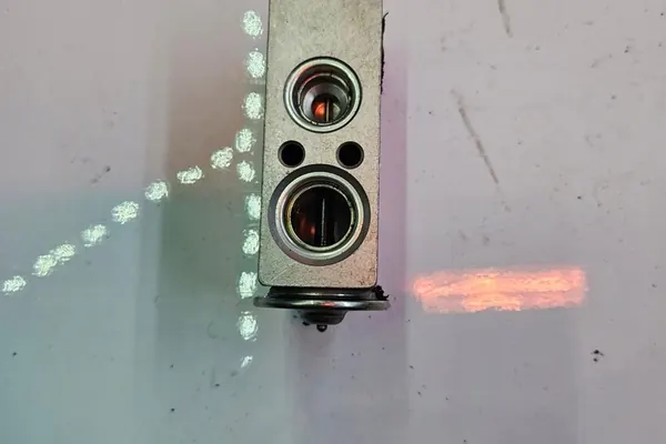 Compresor de aire acondicionado RENAULT MASTER III 2.3L diesel OEM A31101500 image 4