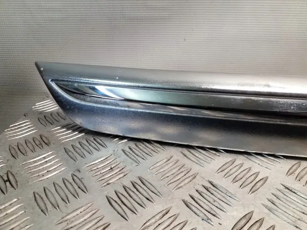 Honda FR-V Tavaratilan Luukun Lista OEM 74890-SJD-0031-20 image 3