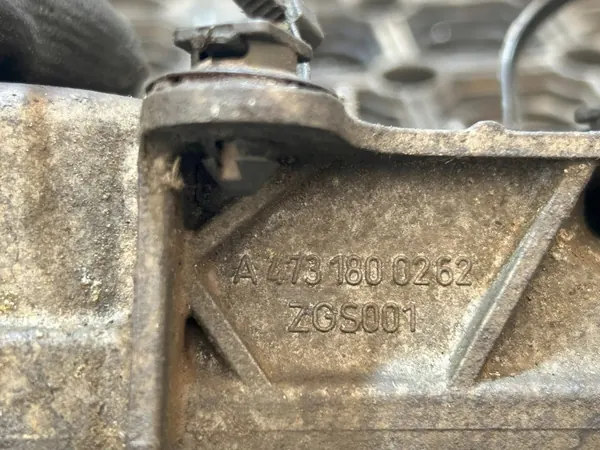 Couvercle de refroidisseur d'huile Mercedes OEM A4731800262 image 3